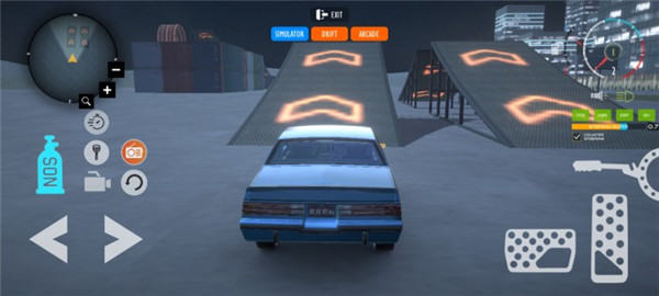 极速汽车驾驶城市街道